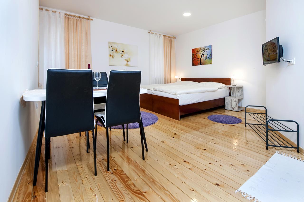 La Svalba Rooms & Studios Ровинь Экстерьер фото