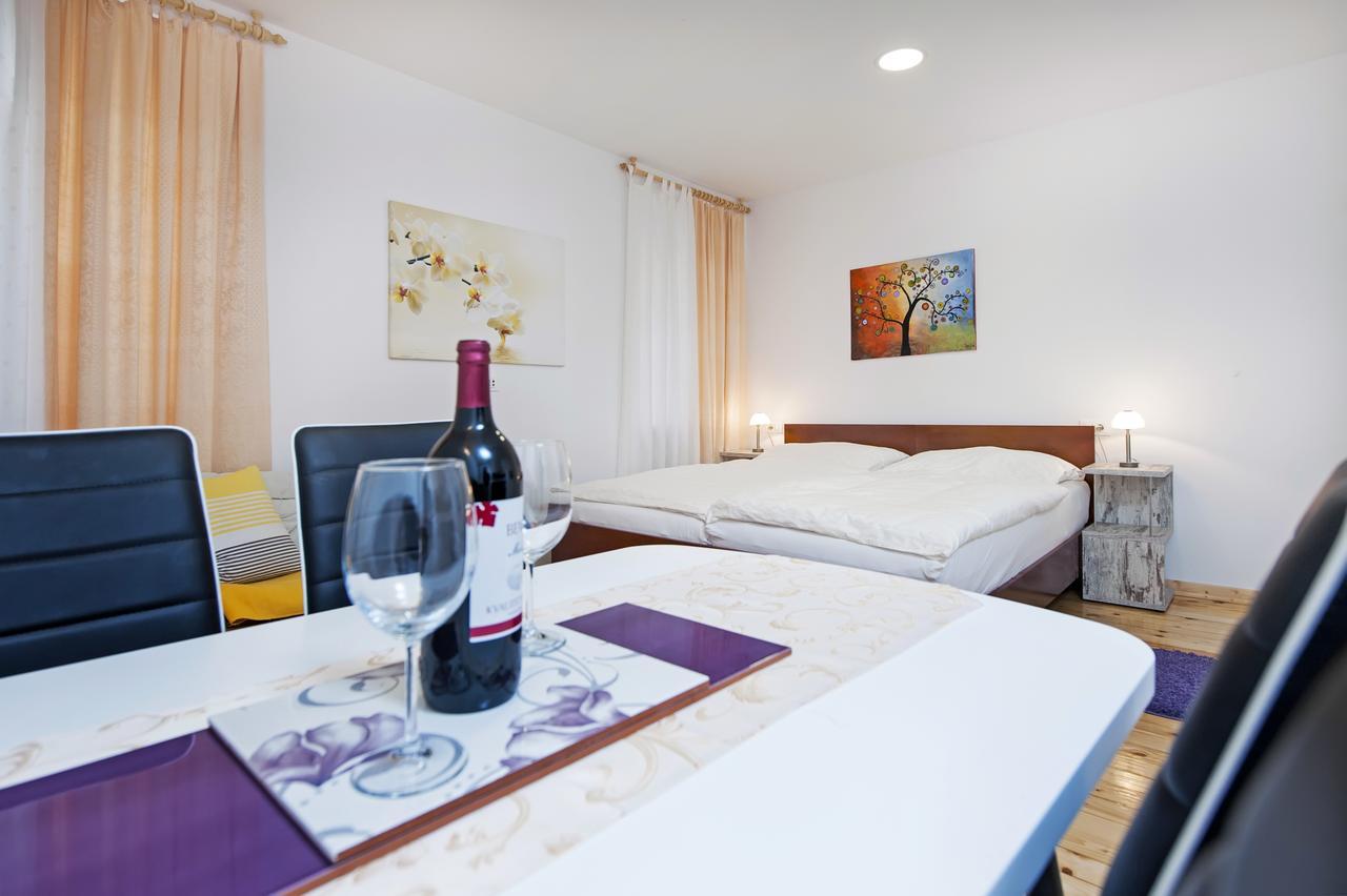 La Svalba Rooms & Studios Ровинь Экстерьер фото